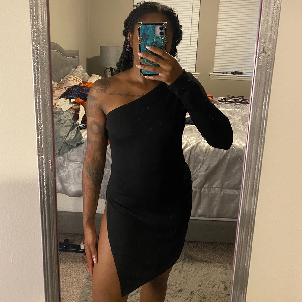 Pretty Little thing little black dress size 6 never worn